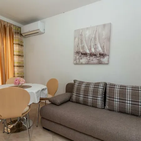 Nives Apartment *