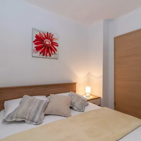 Apartment Nives Trogir