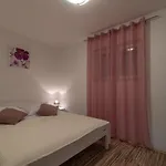 Nives Apartament *