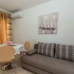 Nives Apartament *